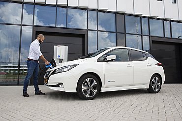 Elektromobily prichádzajú v zime až o 50 percent dojazdu. Najhoršie je na tom Tesla