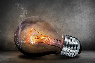 Zhasl jsi v kanceláři? Síkela nabádá ministerstva, aby neplýtvala energiemi. Úřady ujišťují, že šetří