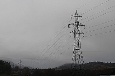 Desaťtisíce ľudí sú bez elektriny. Intenzívne búrky spôsobili na strednom Slovensku energetickú kalamitu