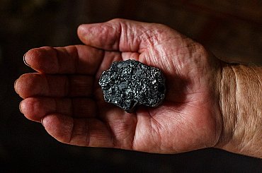Čínske obmedzenia vývozu vzácnych kovov ohrozujú produkciu áut
