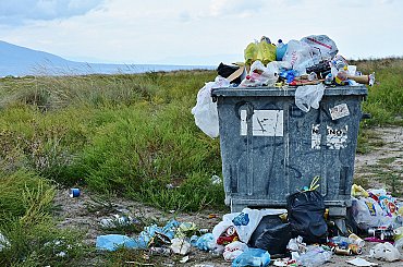 Taliansko zavádza drakonické pokuty za nelegálne vyhadzovanie odpadu
