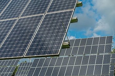 122 MWp: Miliardář Tykač potvrdil svůj nový solární cíl v Česku