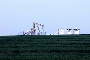 Ukrajinské útoky poslaly do kolen ruské rafinerie. Moskva prosí o pomoc Kazachstán