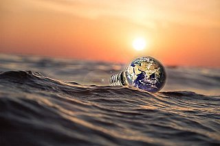 Evropa mluví o bezemisní budoucnosti, ale tiše podporuje americké plynové vrty ve Středomoří